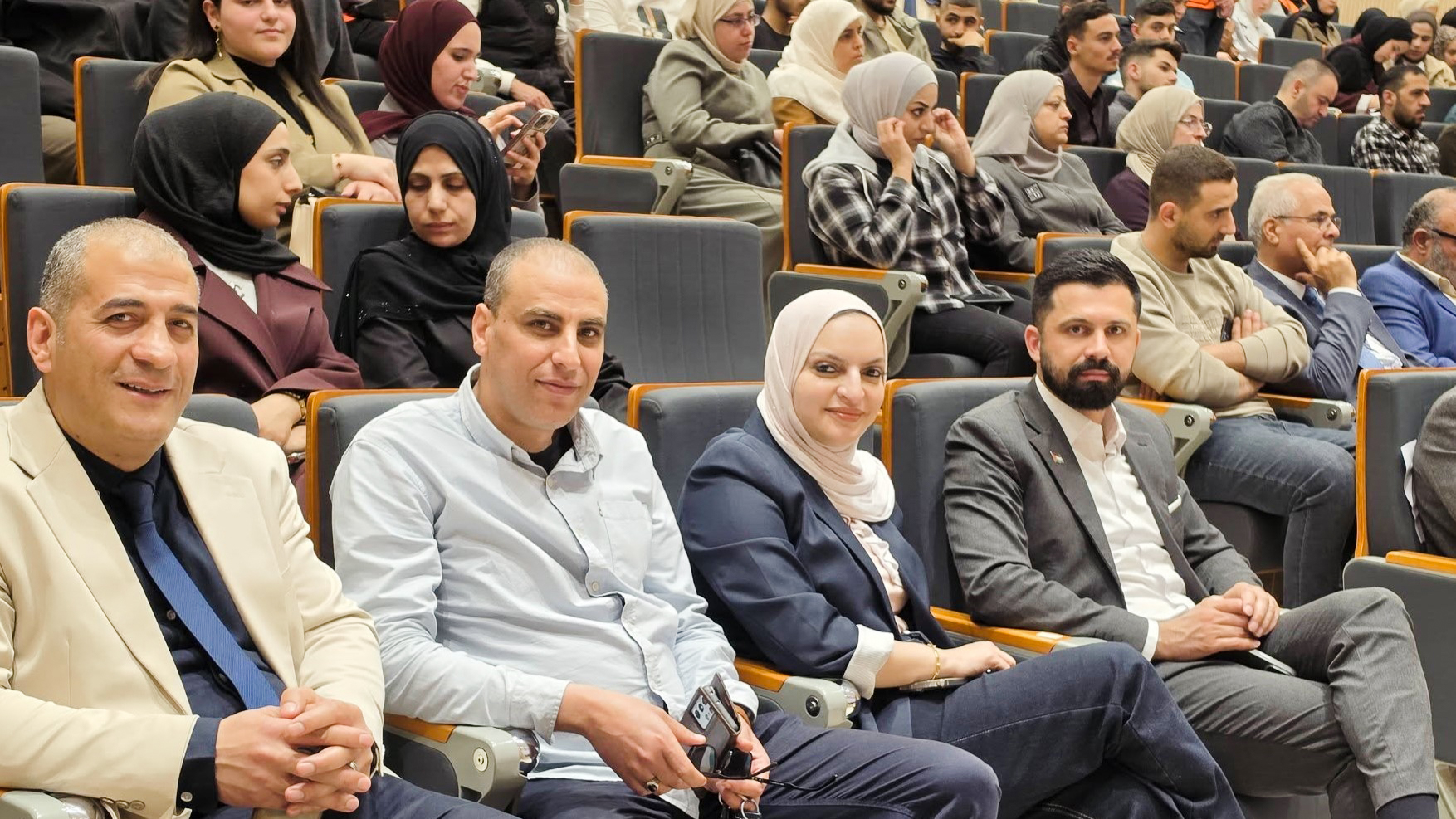 مشاركة شركة أبناء ابو منشار في ورشة وطنية بجامعة بوليتكنك فلسطين حول بيئة العمل النفسية والاجتماعية
