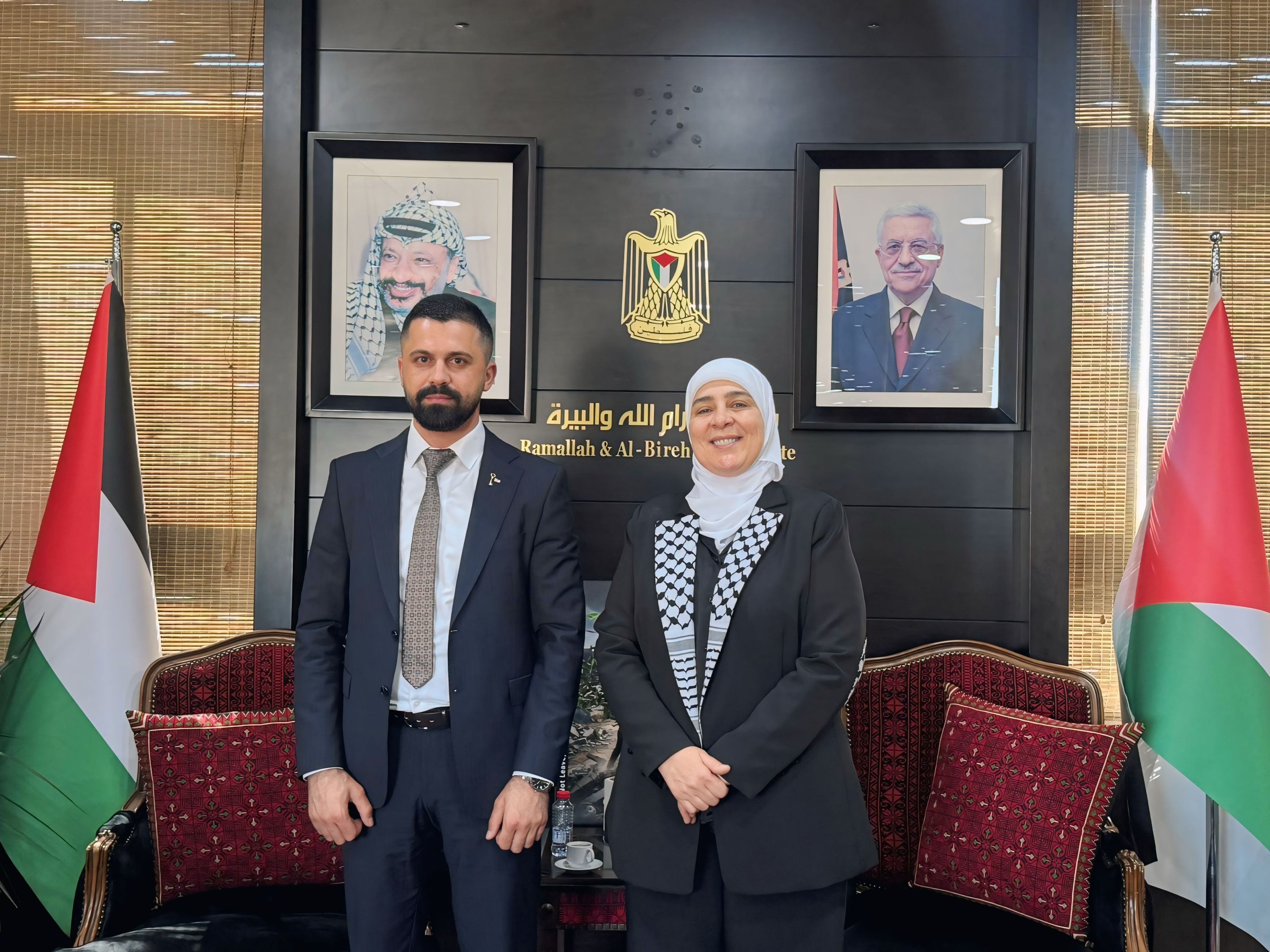 رئيس مجلس إدارة شركة أبناء أبو منشار للتعهدات العامة يشارك في زيارة محافظة رام الله والبيرة ويلتقي المحافظ الدكتورة ليلى غنام