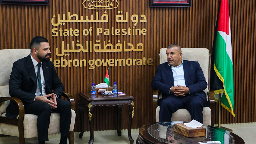 مجلس إدارة نقابة شركات مواد البناء الفلسطينية يبحث مع محافظ الخليل سبل تعزيز الشراكة ودعم القطاع