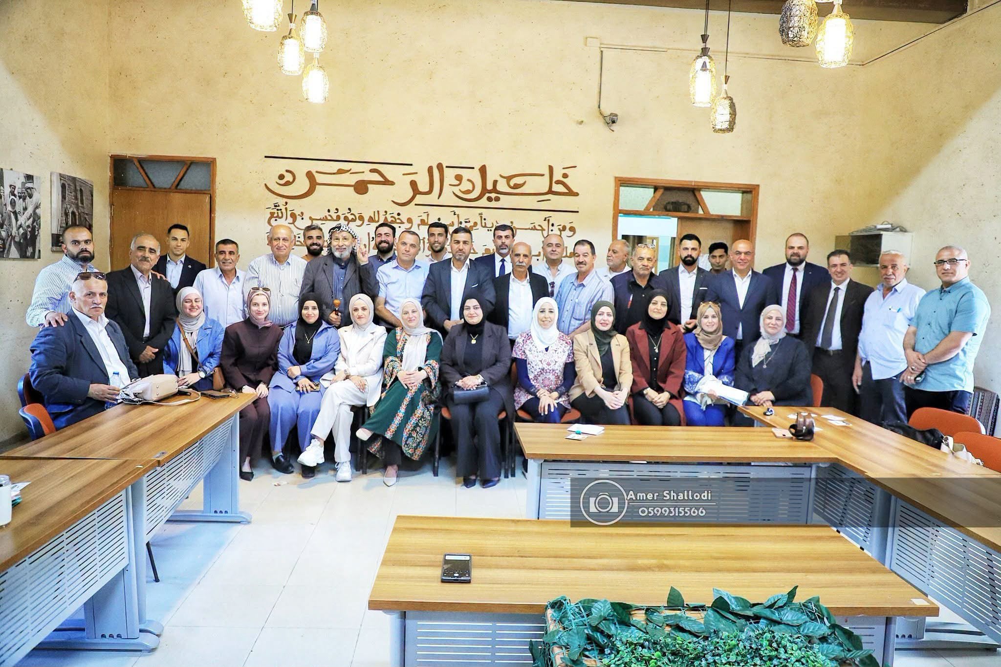 رئيس مجلس إدارة شركة أبناء أبو منشار للتعهدات العامة يشارك في ندوة ثقافية حوارية حول بناء القيادات الفاعلة